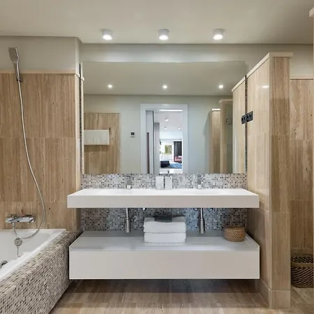 Apartment Stunning Modern Frontline - Rdr206 *